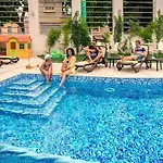 Szálloda Pinia Eco-hotel Odessza