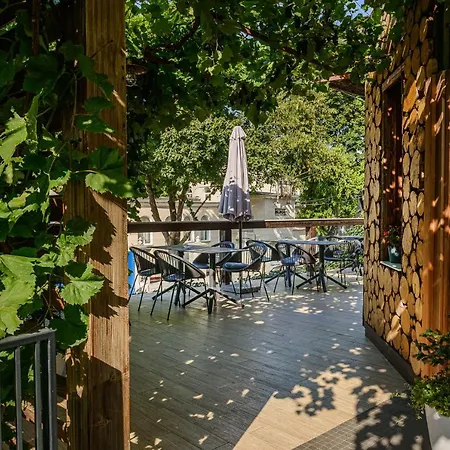 Pinia Eco-hotel Szálloda