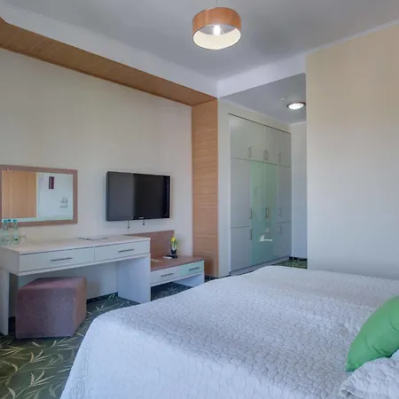 Pinia Eco-hotel Szálloda